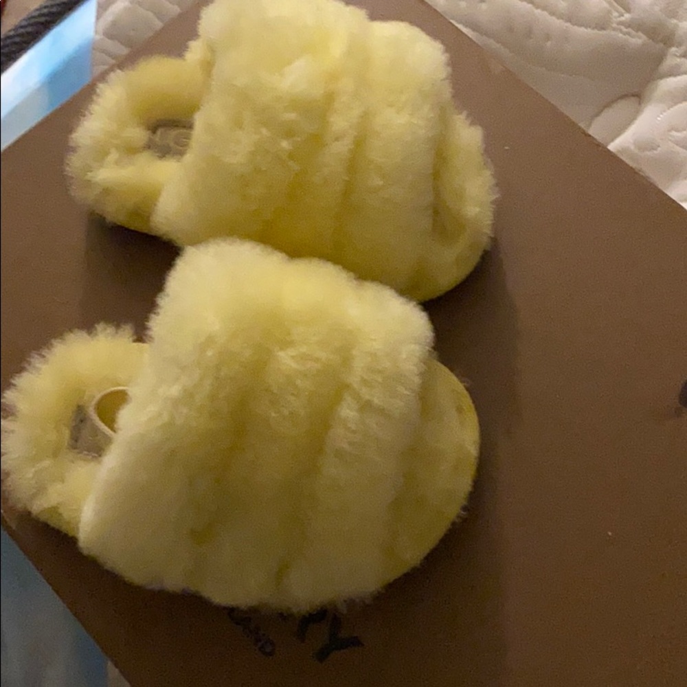 Baby Ugg slippers - Picture 1 of 6